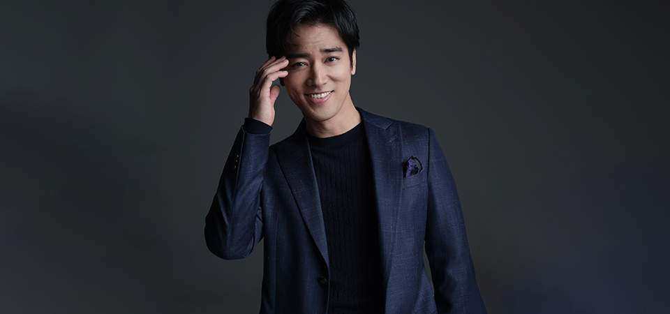 吉川 晃司に“Hold you again”といわせたジョルジオ アルマーニのオーダースーツ ～See you in GQ～