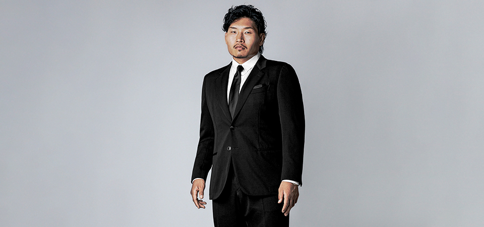 ジョルジオ アルマーニの「メイド トゥ メジャー」のスーツに身を包んだラガーマン稲垣啓太が登場 ～See you in GQ～