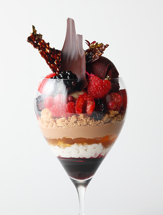 華やかなシーズンにふさわしいスペシャルパフェ